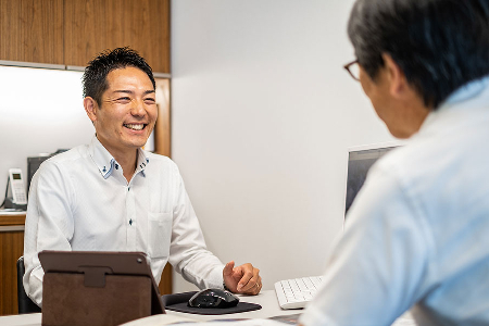 【仕事】お客様の豊かなカーライフを創造する仕事。営業、事務、整備の３職種を採用します。