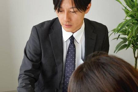 【人材像】営業と技術の両者を兼ね備えた“ハイブリッド人材”の育成をめざします。