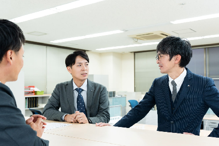 【福利厚生ほか】業績賞与、社員持株制度、年間休日125日…長く、安心感をもって活躍できる環境です