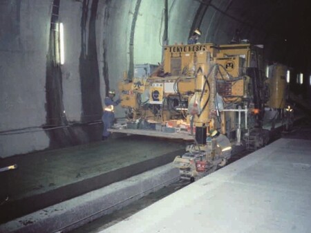 新幹線の路盤コンクリート舗装