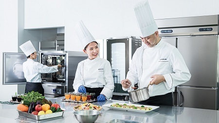 グループ一丸となり、“チームガリレイ” で、 お客様、そして、社会の課題を解決していく。